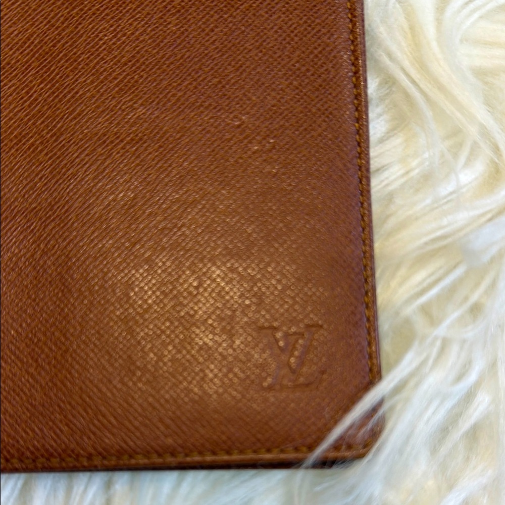 Louis Vuitton Porte 2 Cartes Vertical Brown Taiga Leather Card Case Holder - Picture 4 of 9
